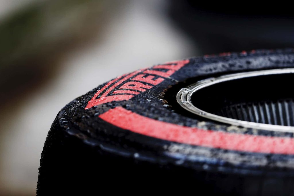 Montblanc × Pirelli: лимитированная коллекция чемоданов с эксклюзивными мини-шинами Pirelli P Zero, фото