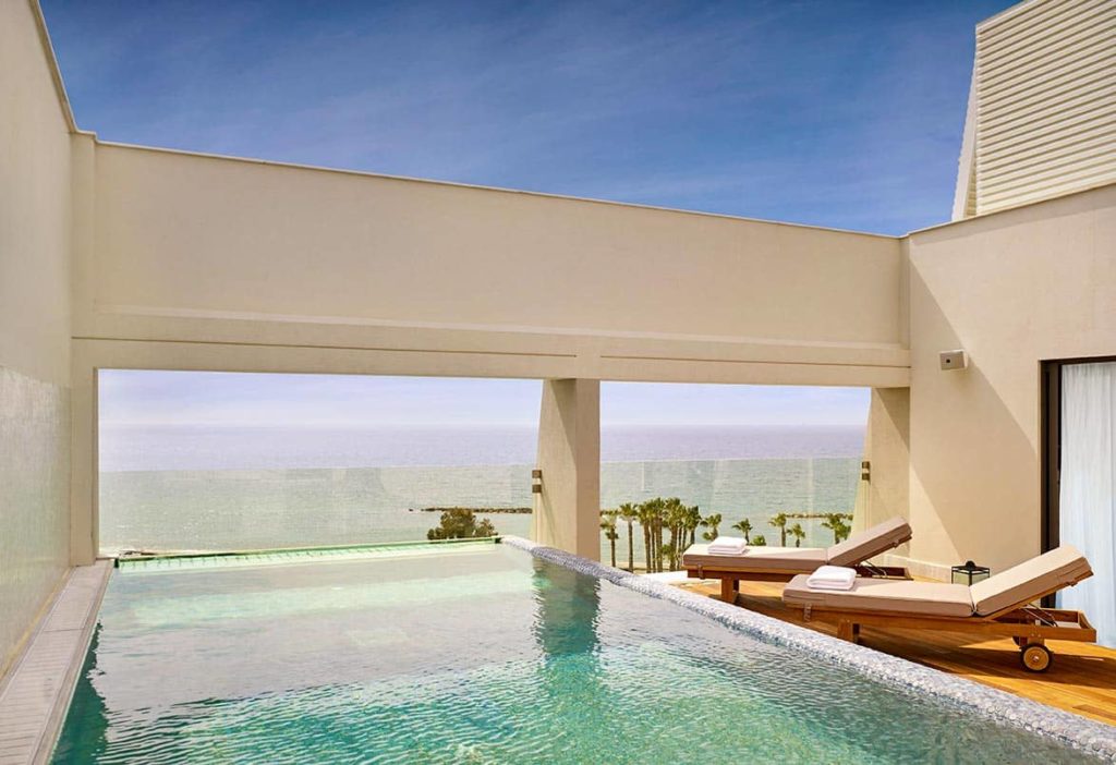 В Parklane, a Luxury Collection Resort & Spa, Limassol открылся новый ресторан Mathis by the Sea