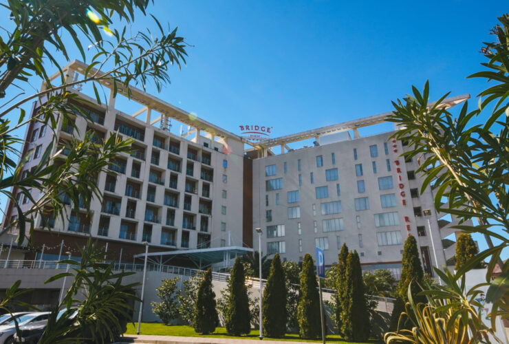 Bridge Resort: номинация «Лучший российский пляжный отель» Bridge Resort: номинация «Лучший российский пляжный отель»
