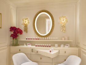 Отель Ritz Paris открывает пространство для маникюра и представляет новый оттенок лака Ritzy Отель Ritz Paris открывает пространство для маникюра и представляет новый оттенок лака Ritzy