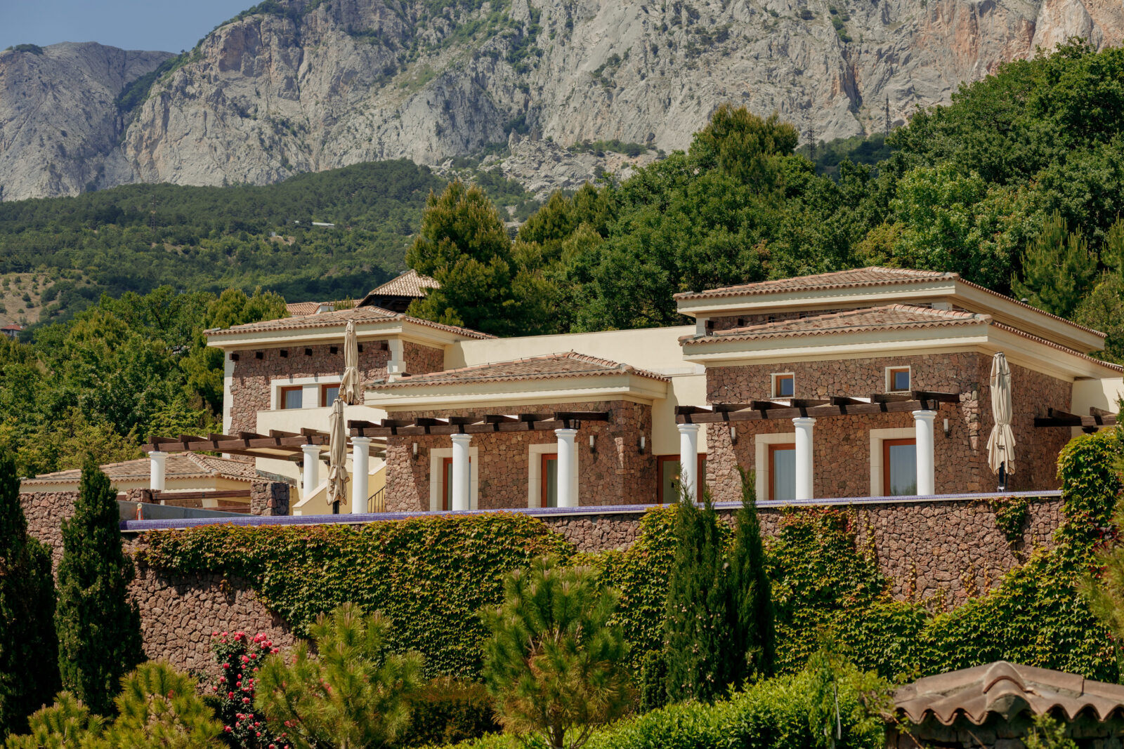 Крымский Бриз Hotel & Villas: номинация «Лучший российский spa & wellness отель» Крымский Бриз Hotel & Villas: номинация «Лучший российский spa & wellness отель»
