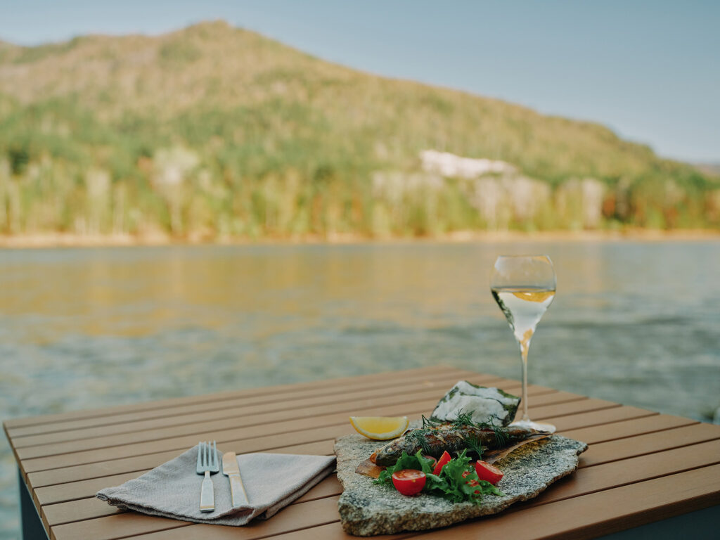 «Сосны» (Grand Chalet Altay): номинация «Лучший ресторан при отеле»